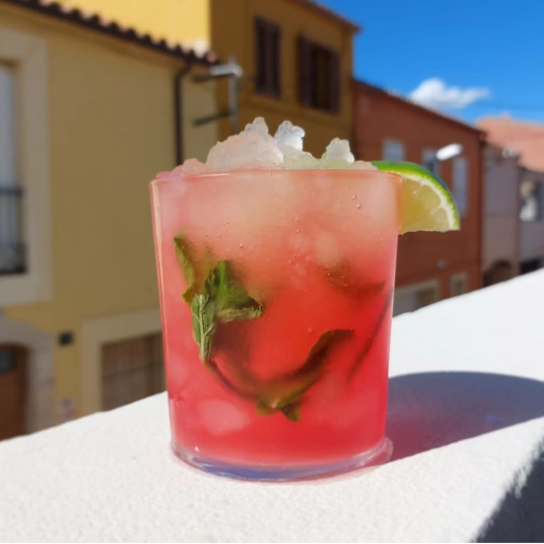 frozen strawberry mojito cocktail